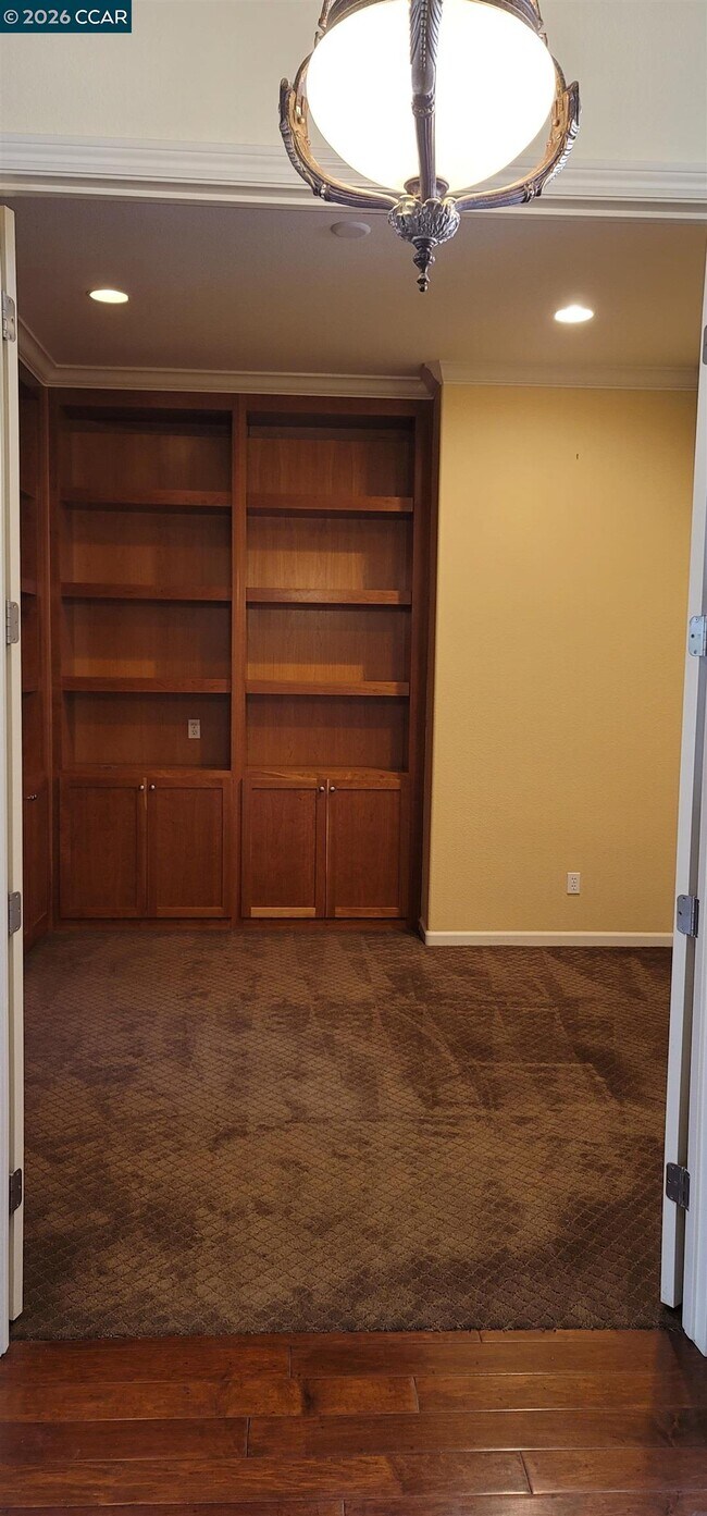 Building Photo - 2321 Star Lilly St