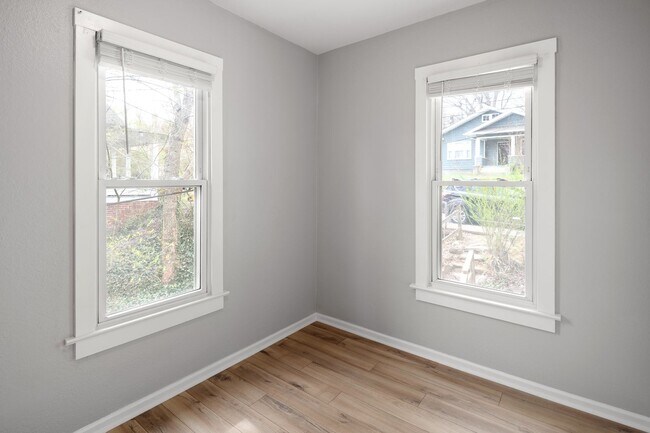 Building Photo - Updated Asheville Apartment