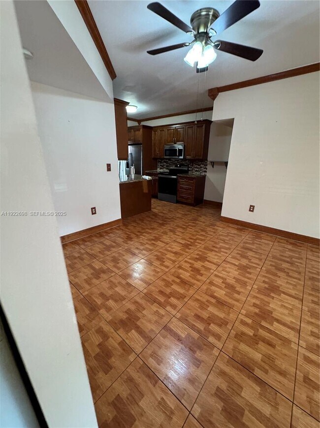 Building Photo - 8013 Lake Dr