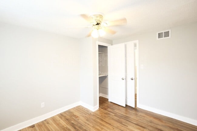 Building Photo - 2405 Bransford Dr
