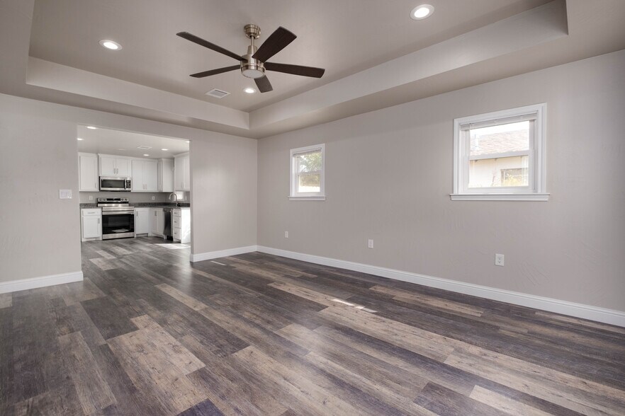 Building Photo - 2007 7th Ave