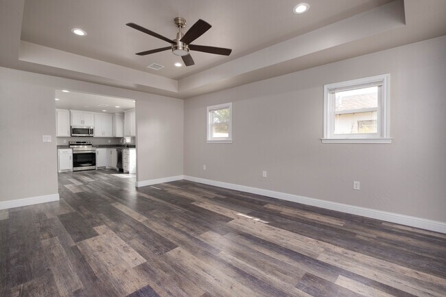 Building Photo - 2007 7th Ave