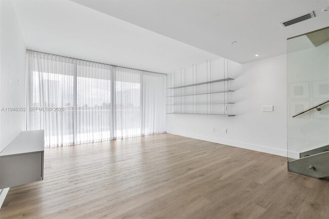 Building Photo - 2950 NE 188th St