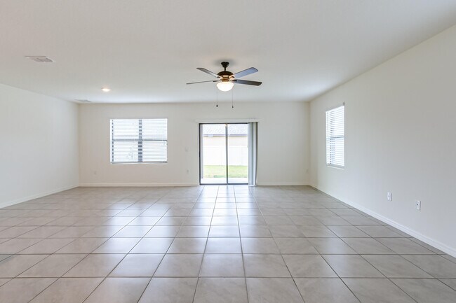 Building Photo - 2214 Capital Dr