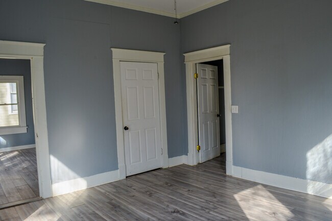 Building Photo - 2416 Highland Ave