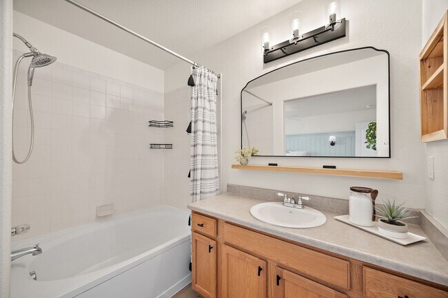 Building Photo - Beautiful Recently Renovated 4 Bed 4 Bath Home In Fountain!!!!