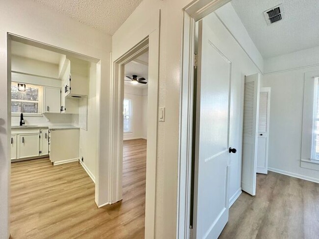 Building Photo - Tour Today! Newly Remodeled 1 Bedroom 1 Ba...