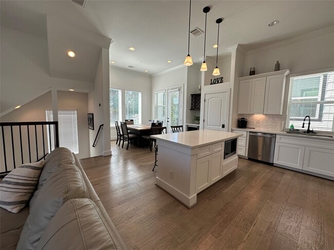 Building Photo - 2714 Nagle St