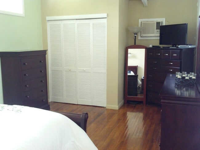 Master Bedroom - 14 Roosevelt Ave