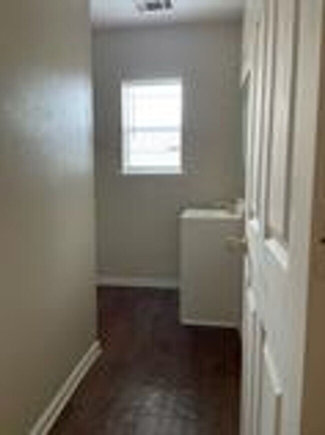 Building Photo - 688 N 39th St