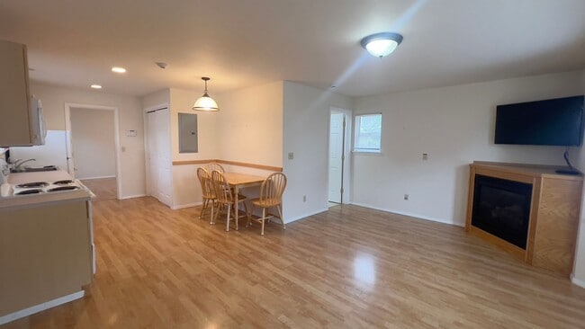 Building Photo - 1860 Beach Dr