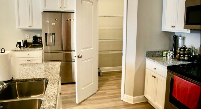 Building Photo - 115 Moonraker Cir