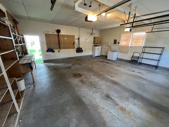 Building Photo - 429 E Pine St