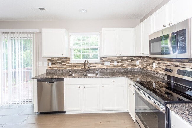 Building Photo - 922 Grassy Patch Ln