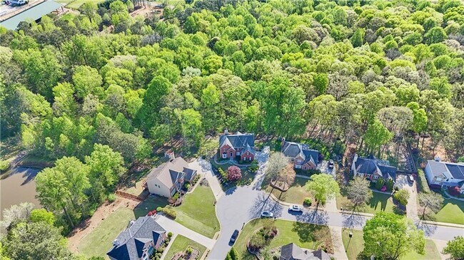 Building Photo - 2740 Stonehill Way