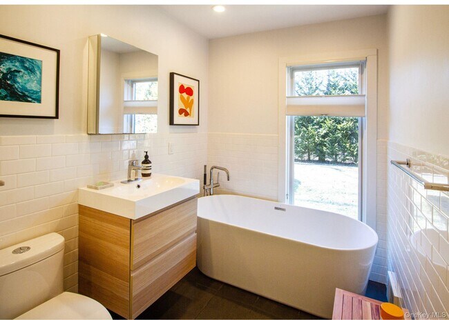 Building Photo - 5 Southwood Ln