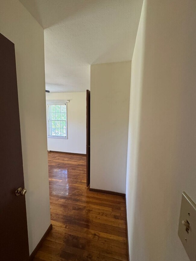 Building Photo - 580 Jones Rd