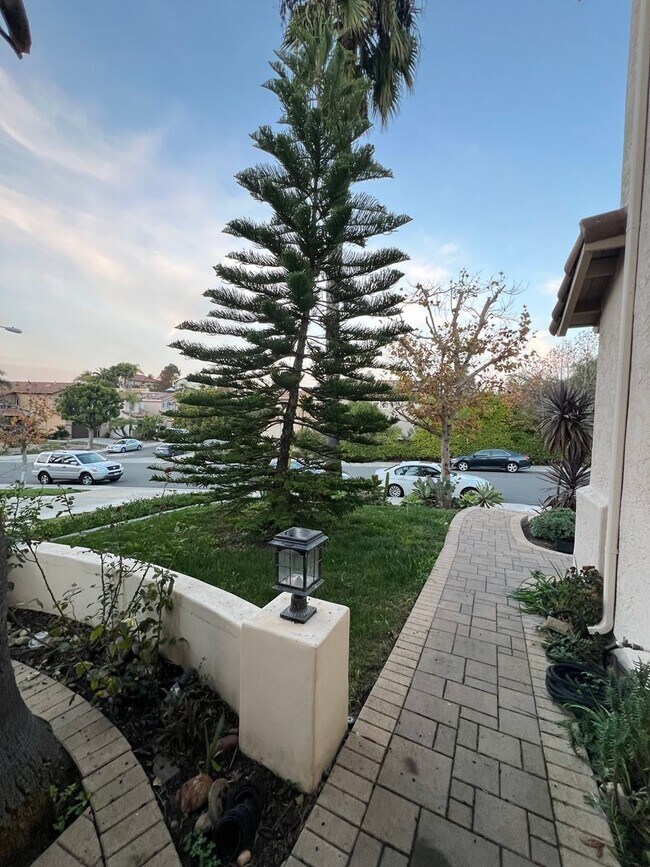 Building Photo - Beautifully Remodeled Poway Home
