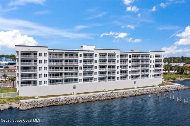 Building Photo - 1825 Riverside Dr