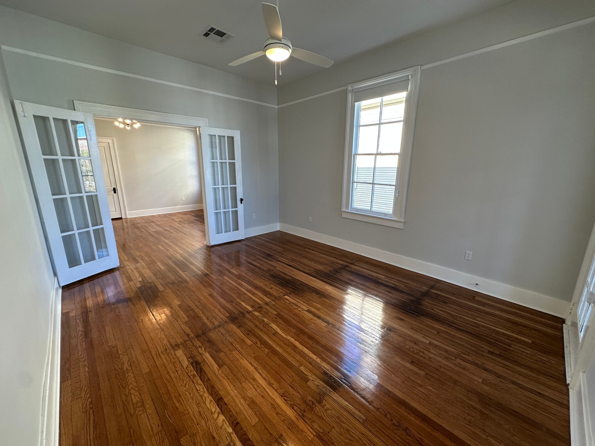 Living Room - 5520 Loyola Ave
