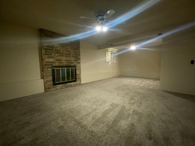 Building Photo - Spacious 4-bedroom Home in Lakewood!