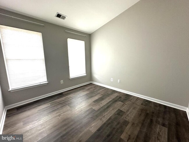 Building Photo - 22609 Welborne Manor Square