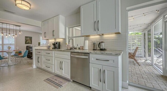 Building Photo - 2904 Homasassa Rd