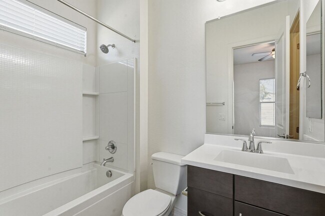 Building Photo - Gated Community Amazing ameneties