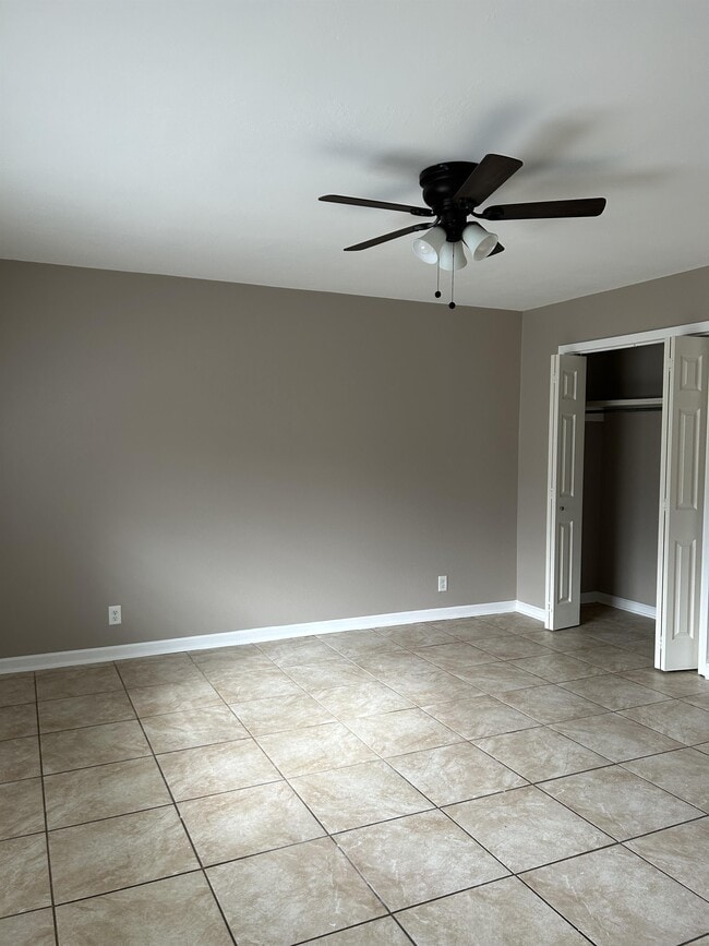 Building Photo - 300 Woodale Dr