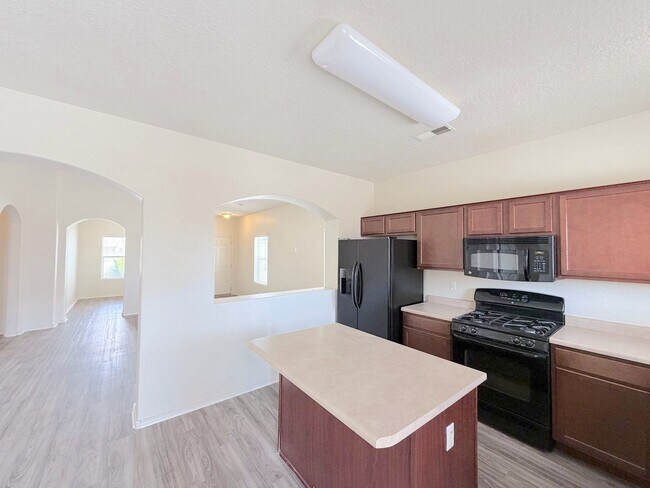 Building Photo - Beautiful 3 bed 2 bath in SW Albuquerque! Spacious layout. New Flooring! 2 Car Garage. Near 98th ...