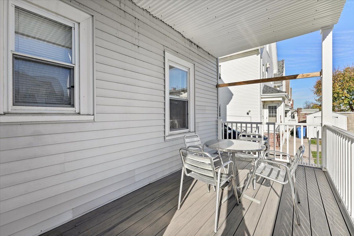 Building Photo - 9 Wilshire St