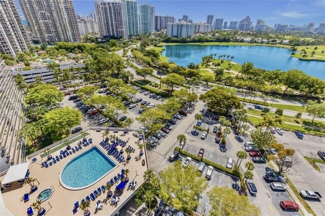 Building Photo - 3701 N Country Club Dr