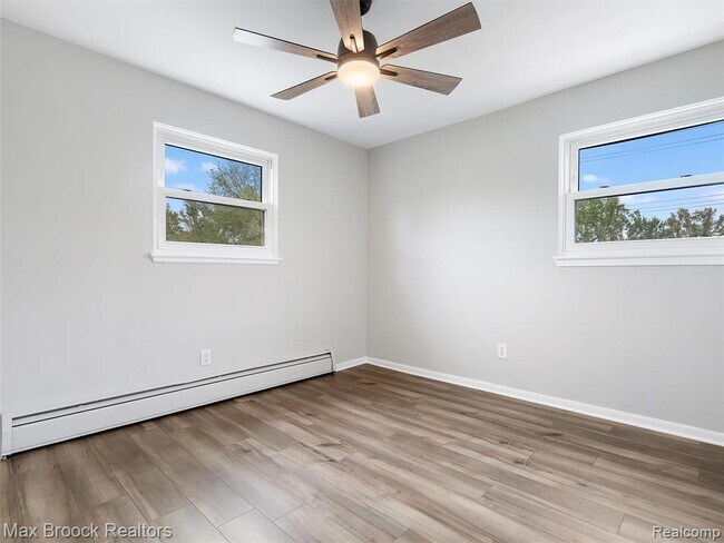 Building Photo - 2717 W 13 Mile Rd