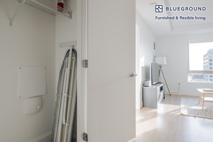 Building Photo - 99 Kneeland St