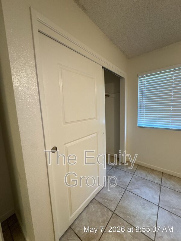 Building Photo - 806 Monarch Cir