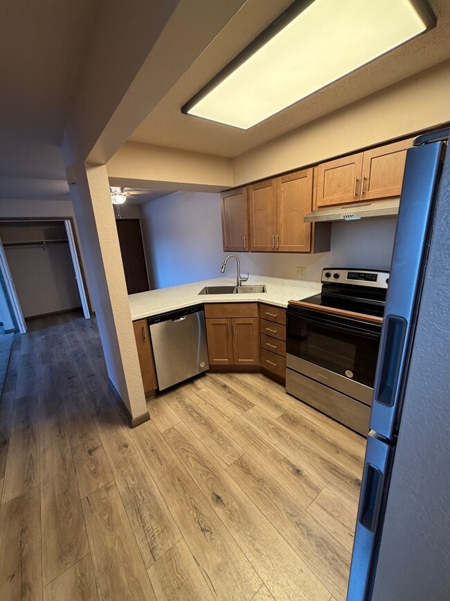 Building Photo - Regency Apartments