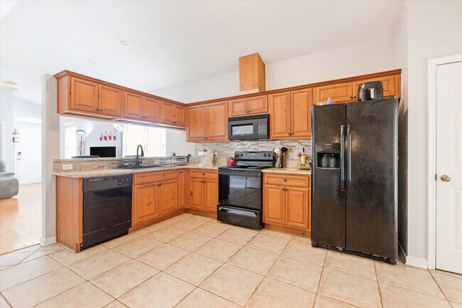 Building Photo - 916 Saddle Creek Run