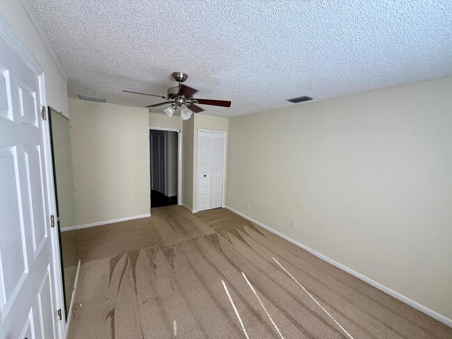 Building Photo - 1002 Jeffords St