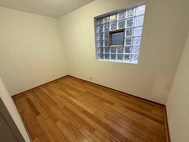 Building Photo - 7412 N Western Ave