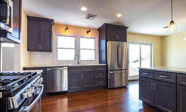 Building Photo - Single Family Home
