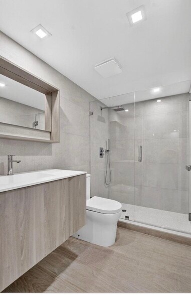 Building Photo - 7835 Lakeside Blvd