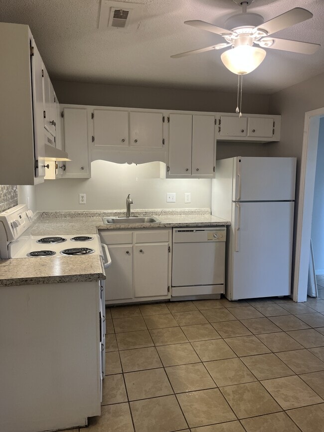 Building Photo - 111 Timber Ln