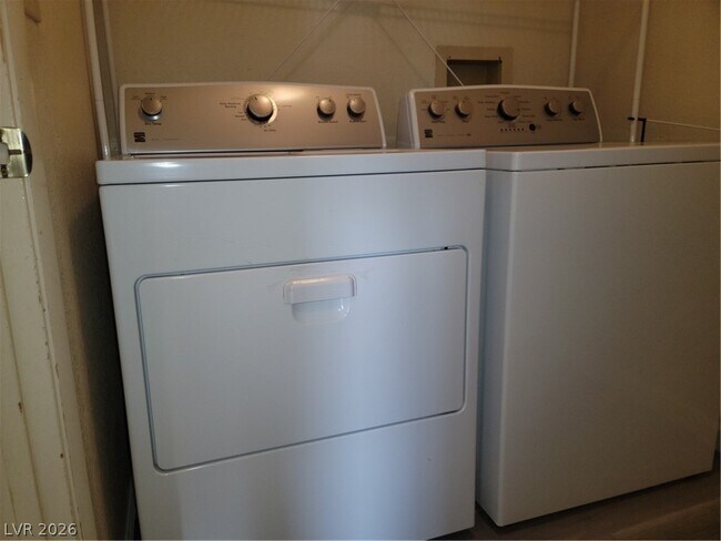 Building Photo - 5712 Swimmer Dr