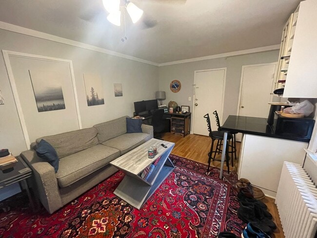 Building Photo - 842 Thorn St