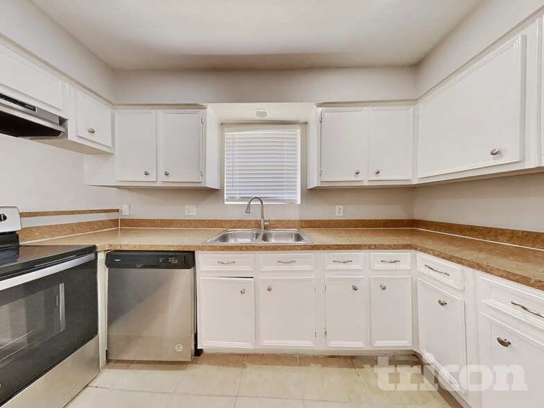 Building Photo - 14218 Overbrook Ln