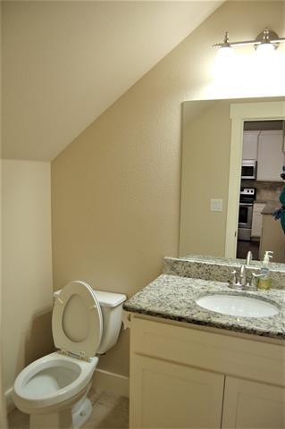 Building Photo - 213 Lily Ln