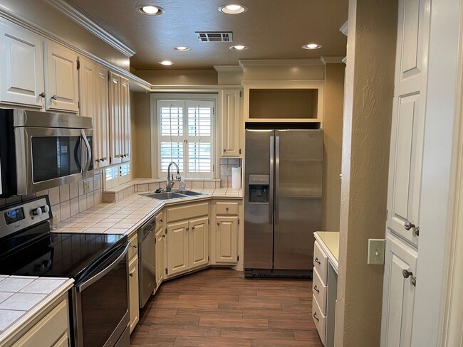 Building Photo - Welcome to Lyndale Senior Community! 55 and better in Edmond!!  2 bed flex floorplan with office,...