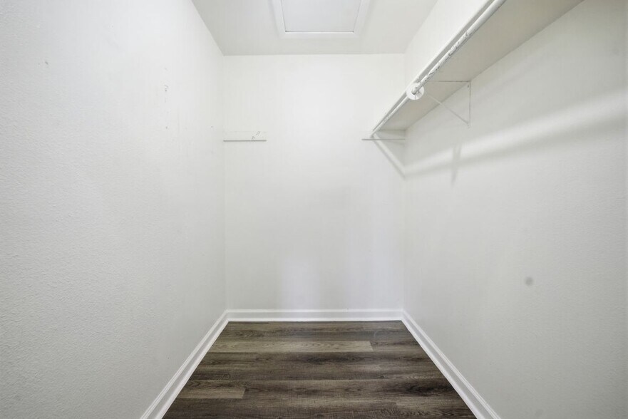 Building Photo - 5722 Misty Glen