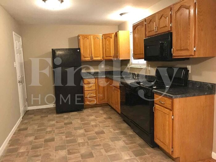 Building Photo - 2585 Teakwood Manor Dr