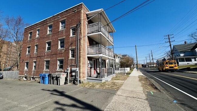 Building Photo - 72 Park St